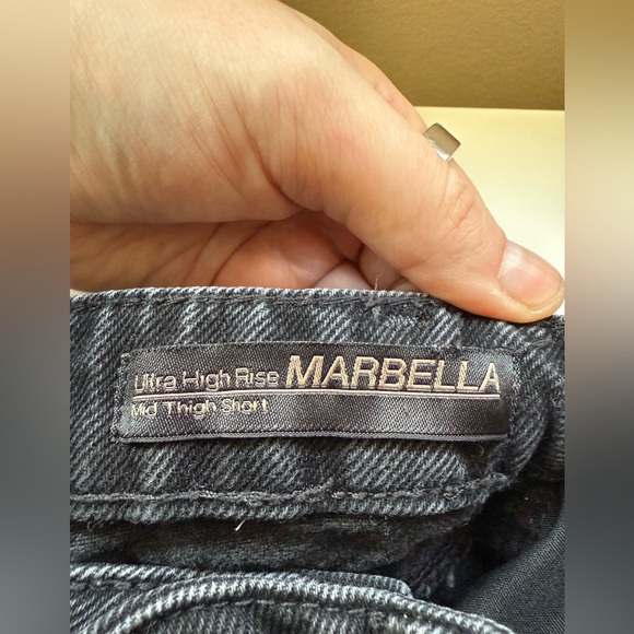 Tailor Made Marbella Ultra High Rise Mid Thigh Black Distressed Shorts Sz 25 - Picture 2 of 7